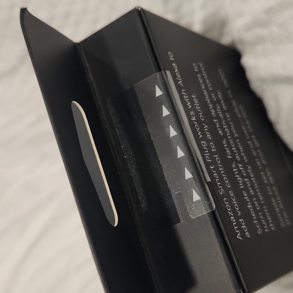 Amazon Alexa-Compatible Smart Plug - White - Picture 3 of 4